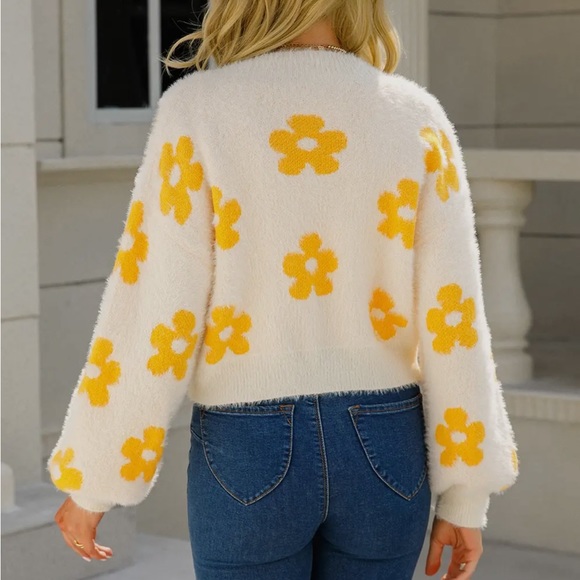 White and Yellow Fuzzy Open Front Daisy Cardigan Hippie Cozy Baggy Comfortable - Picture 3 of 3